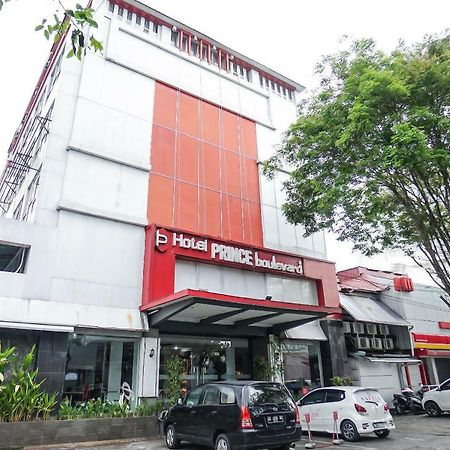 Oyo 1318 Hotel Prince Boulevard Manado Zewnętrze zdjęcie