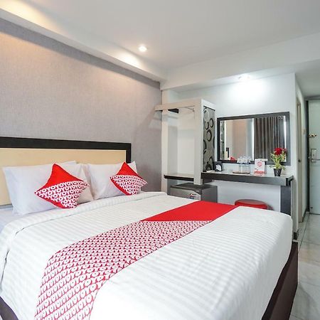 Oyo 1318 Hotel Prince Boulevard Manado Zewnętrze zdjęcie