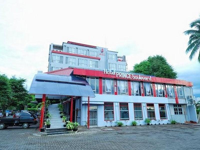 Oyo 1318 Hotel Prince Boulevard Manado Zewnętrze zdjęcie
