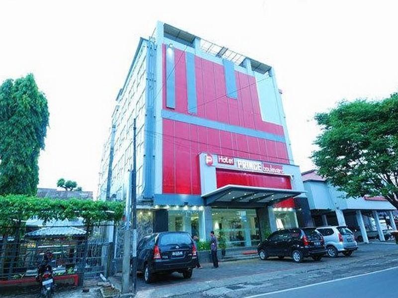 Oyo 1318 Hotel Prince Boulevard Manado Zewnętrze zdjęcie