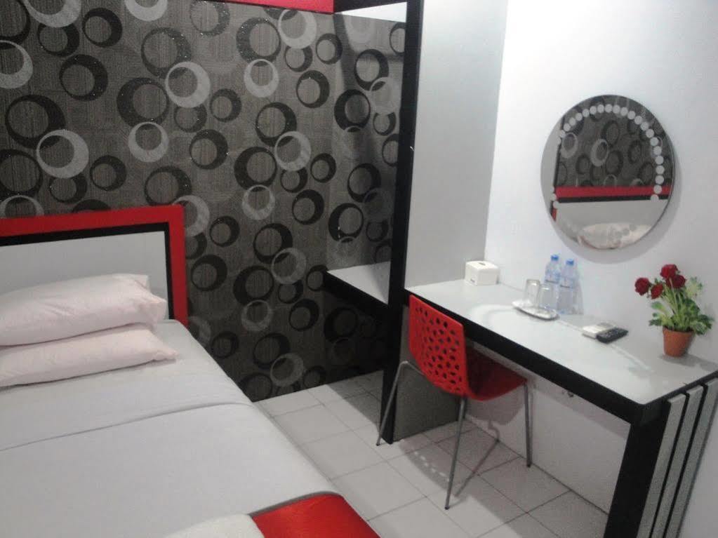 Oyo 1318 Hotel Prince Boulevard Manado Zewnętrze zdjęcie