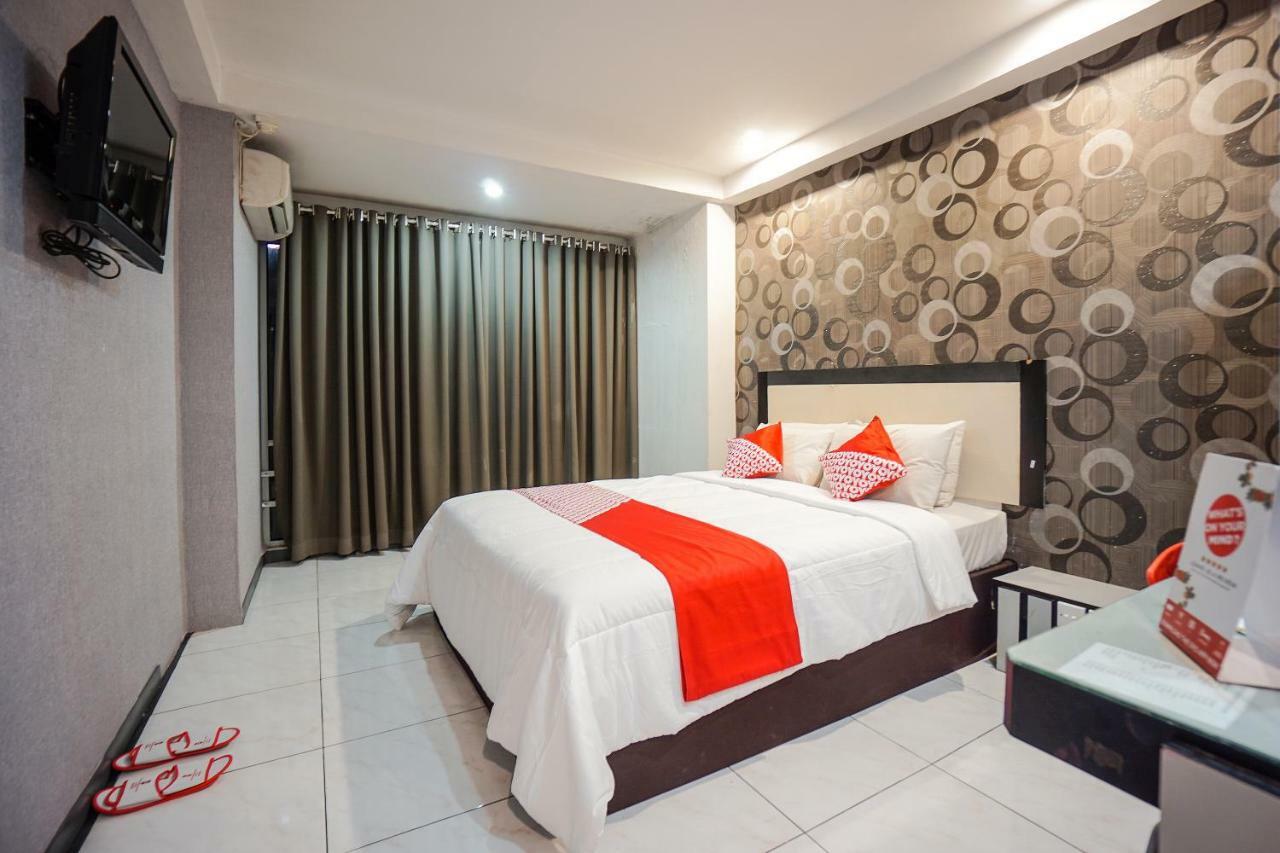 Oyo 1318 Hotel Prince Boulevard Manado Zewnętrze zdjęcie