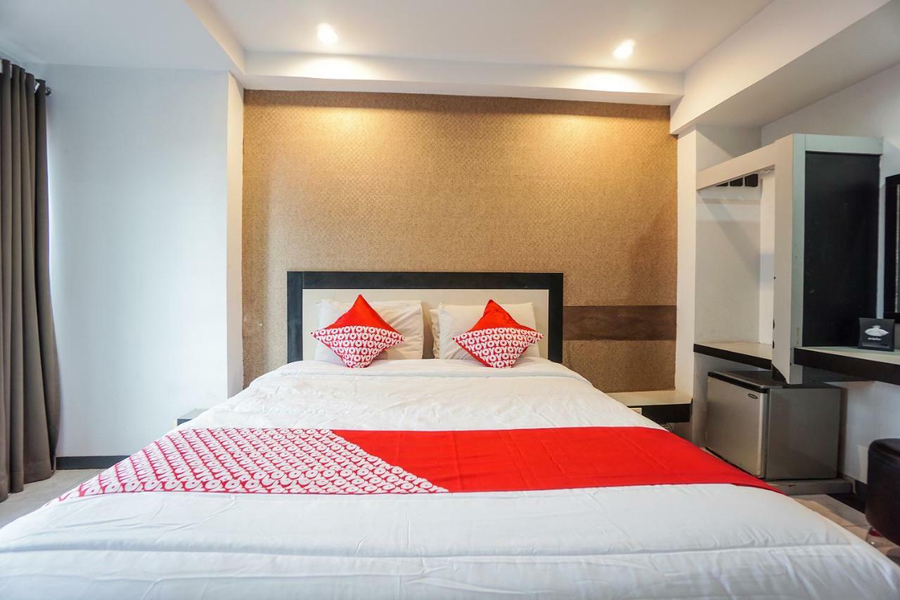 Oyo 1318 Hotel Prince Boulevard Manado Zewnętrze zdjęcie