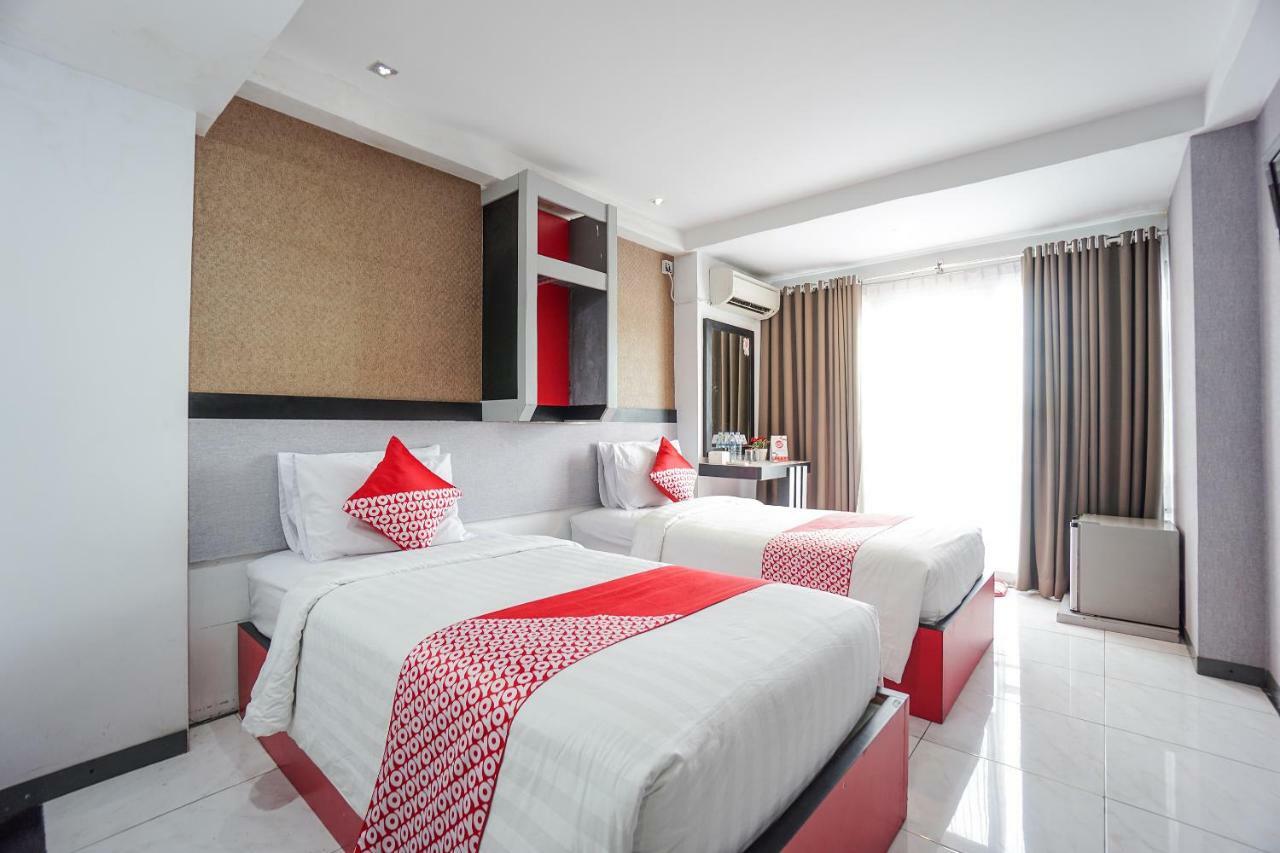 Oyo 1318 Hotel Prince Boulevard Manado Zewnętrze zdjęcie