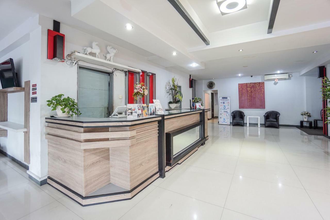 Oyo 1318 Hotel Prince Boulevard Manado Zewnętrze zdjęcie
